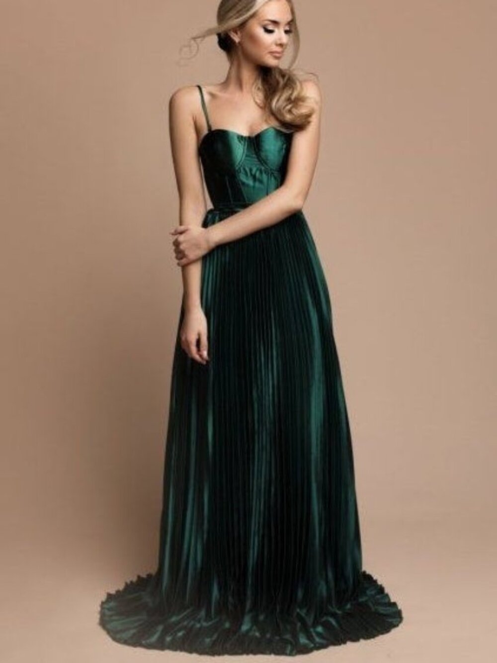 NWT Emerald Green Pleated Prom Grad Wedding Bridesmaid Dress. Size MEDIUM
